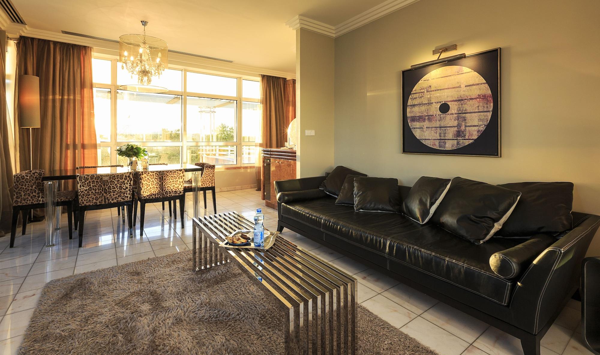 วิชี สปา โฮเต็ล เล เซเลแตง Hotel ภายนอก รูปภาพ A living room