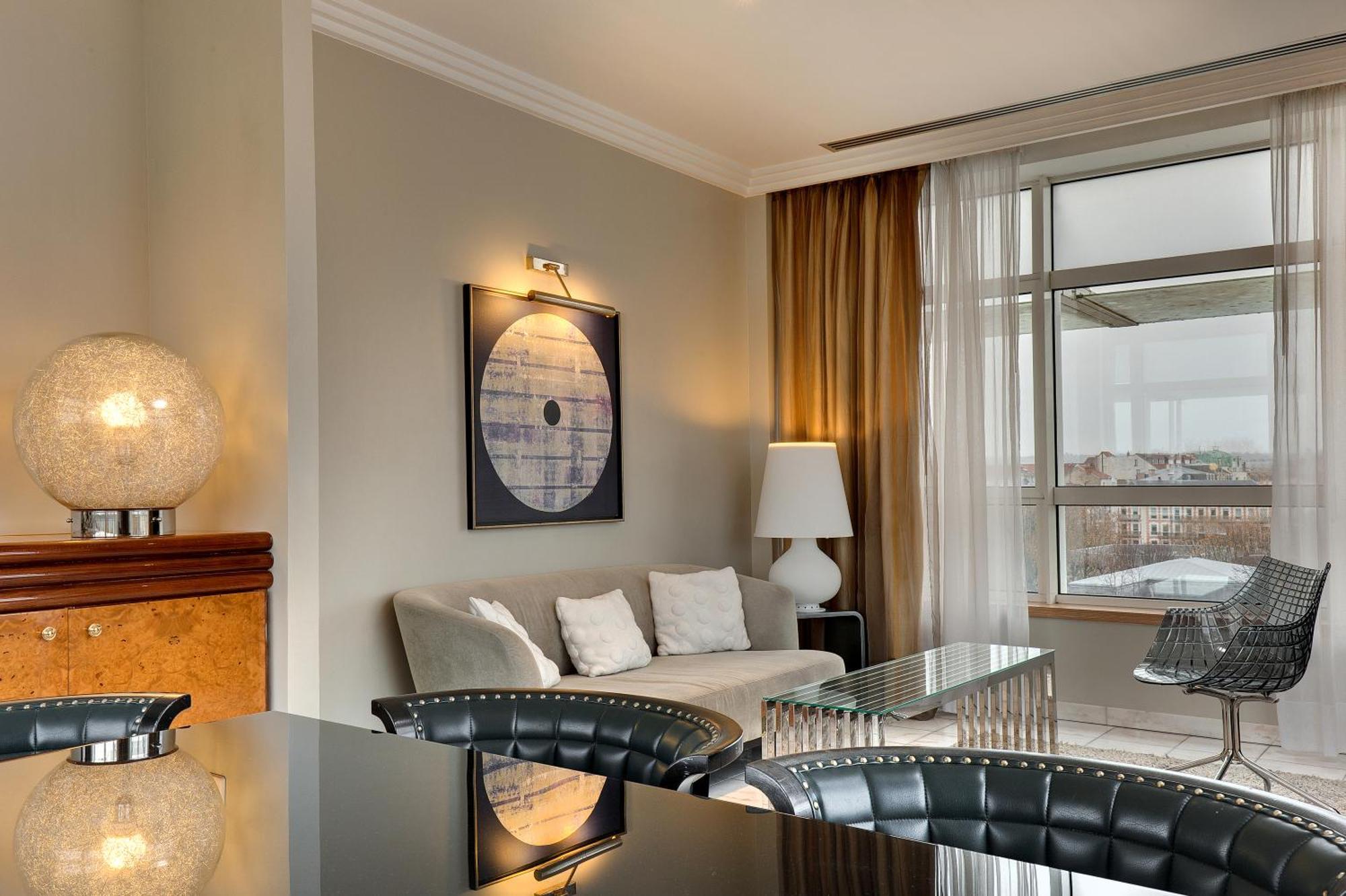 วิชี สปา โฮเต็ล เล เซเลแตง Hotel ภายนอก รูปภาพ A suite at the InterContinental