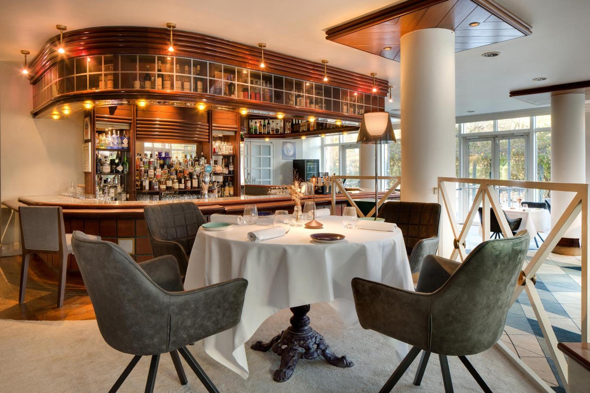 วิชี สปา โฮเต็ล เล เซเลแตง Hotel ภายนอก รูปภาพ Restaurant "La Perruche"