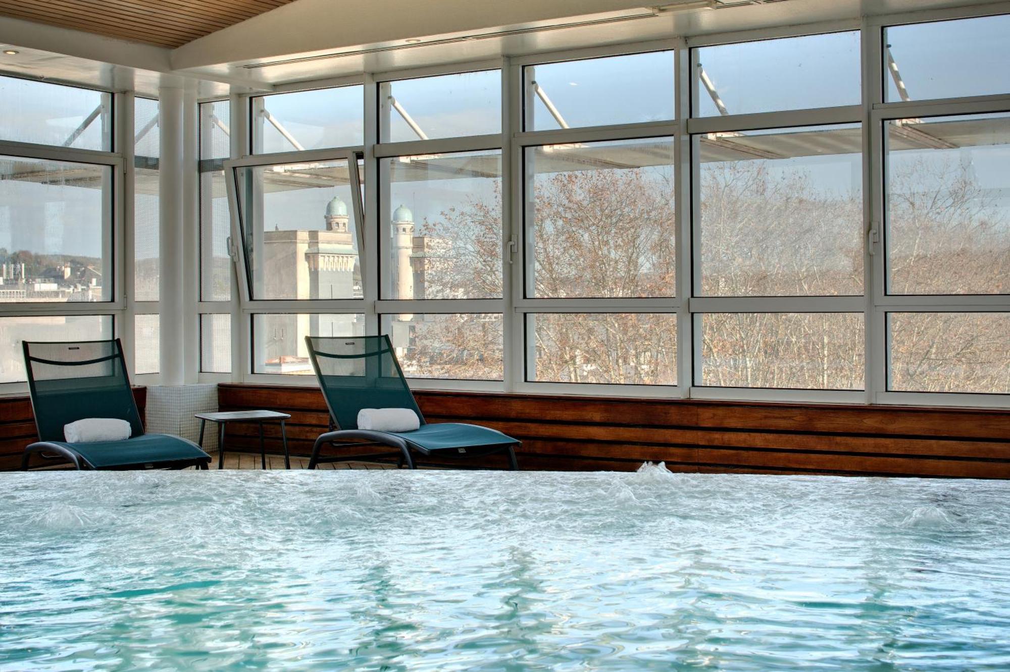 วิชี สปา โฮเต็ล เล เซเลแตง Hotel ภายนอก รูปภาพ The pool at the Westin