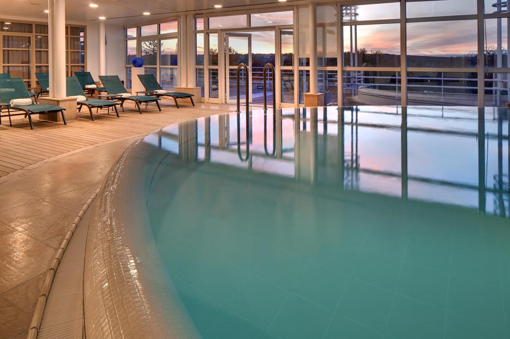 วิชี สปา โฮเต็ล เล เซเลแตง Hotel ภายนอก รูปภาพ The pool at the Hotel