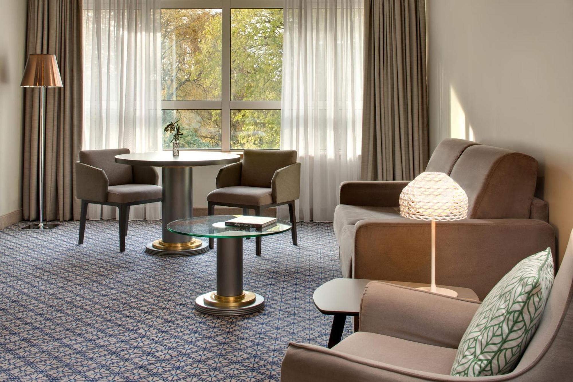 วิชี สปา โฮเต็ล เล เซเลแตง Hotel ภายนอก รูปภาพ A suite at the hotel