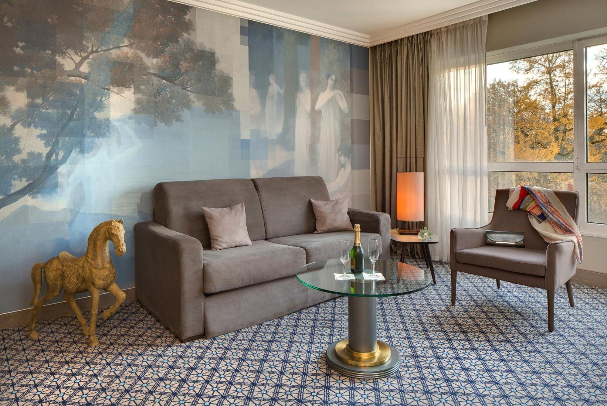 วิชี สปา โฮเต็ล เล เซเลแตง Hotel ภายนอก รูปภาพ A suite at the Hotel de Charost