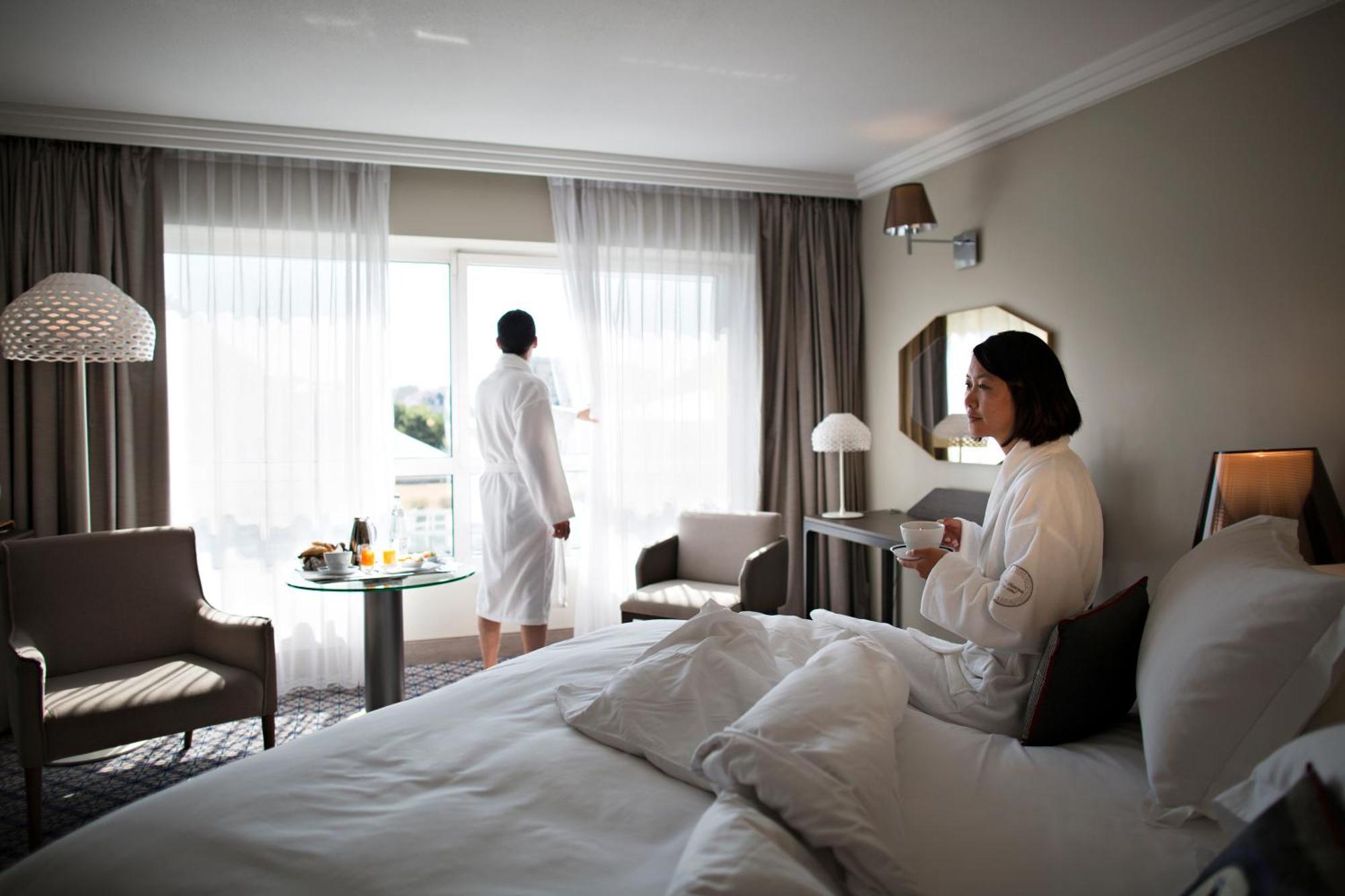 วิชี สปา โฮเต็ล เล เซเลแตง Hotel ภายนอก รูปภาพ A guest room at the hotel