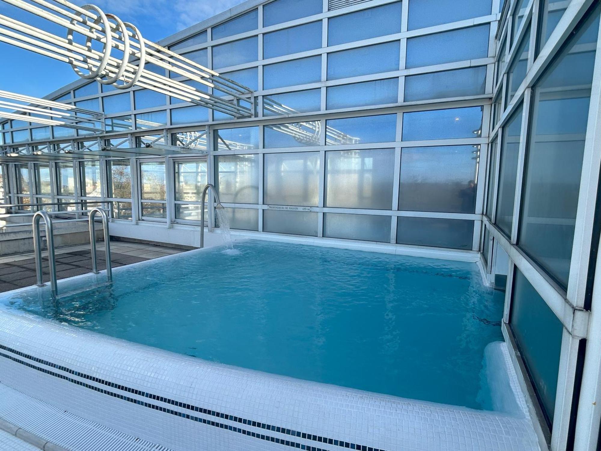 วิชี สปา โฮเต็ล เล เซเลแตง Hotel ภายนอก รูปภาพ The rooftop pool