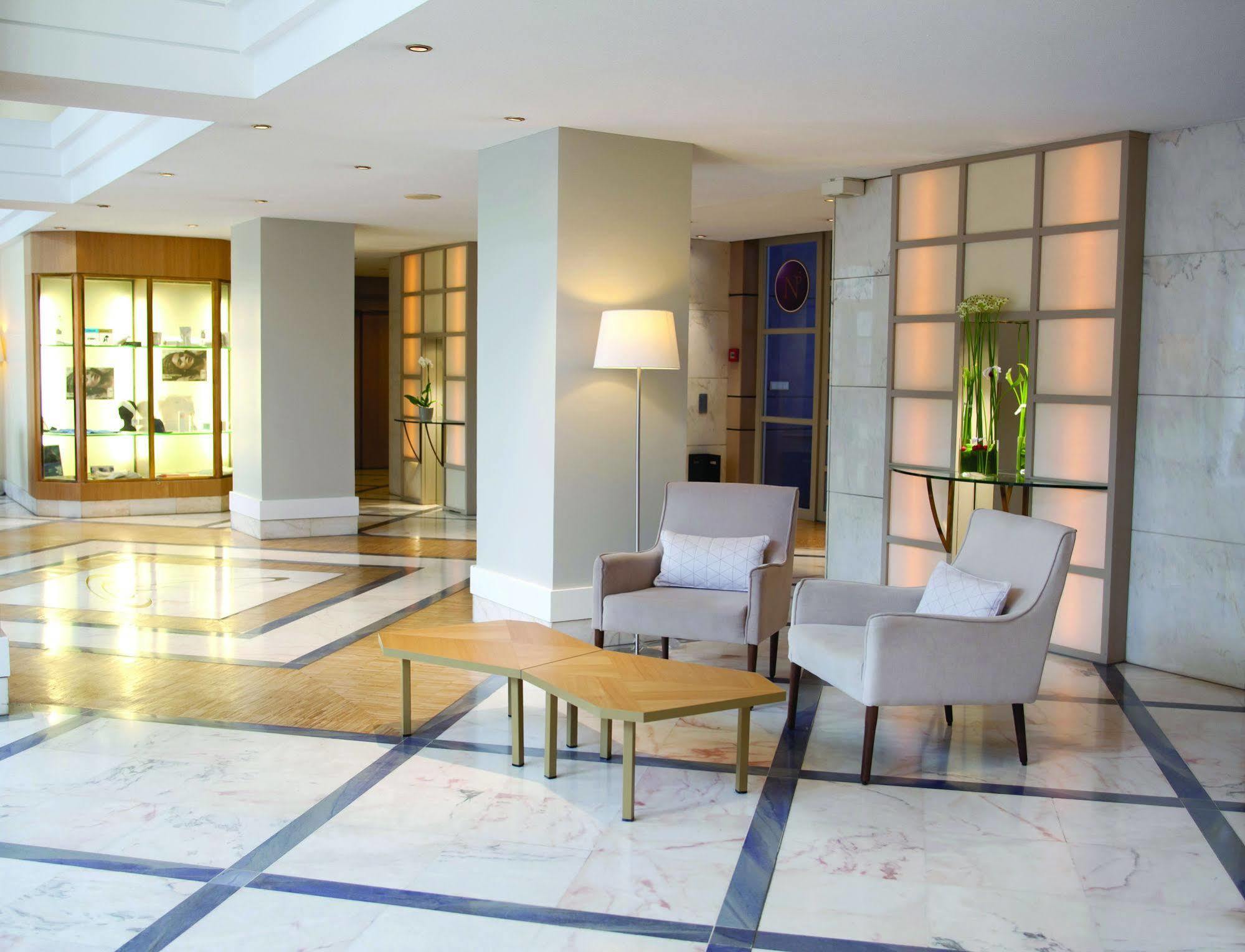 วิชี สปา โฮเต็ล เล เซเลแตง Hotel ภายนอก รูปภาพ Lobby