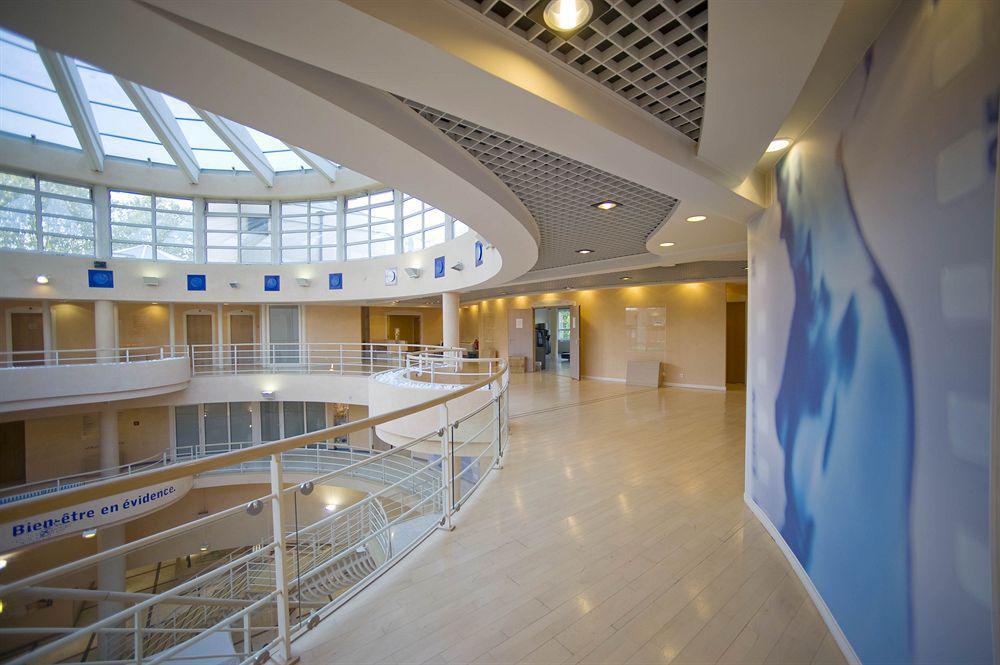 วิชี สปา โฮเต็ล เล เซเลแตง Hotel ภายนอก รูปภาพ Interior of the hospital